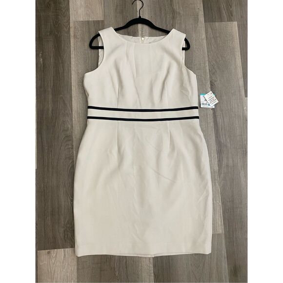 Kasper NWT Black Piped Cream Crepe Sheath Dress, Size 16P, MSRP $89 - Picture 2 of 12